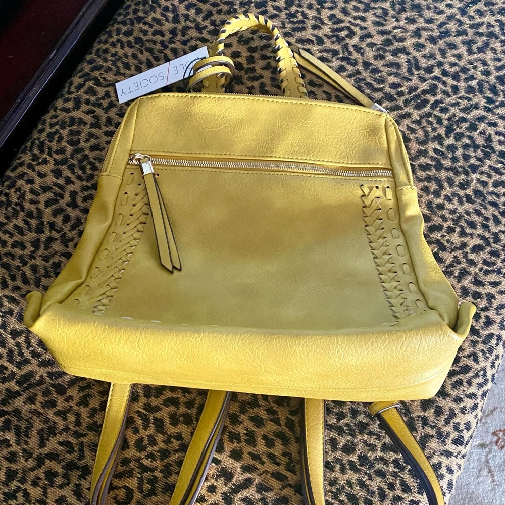 Cute NEW backpack style purse 👜